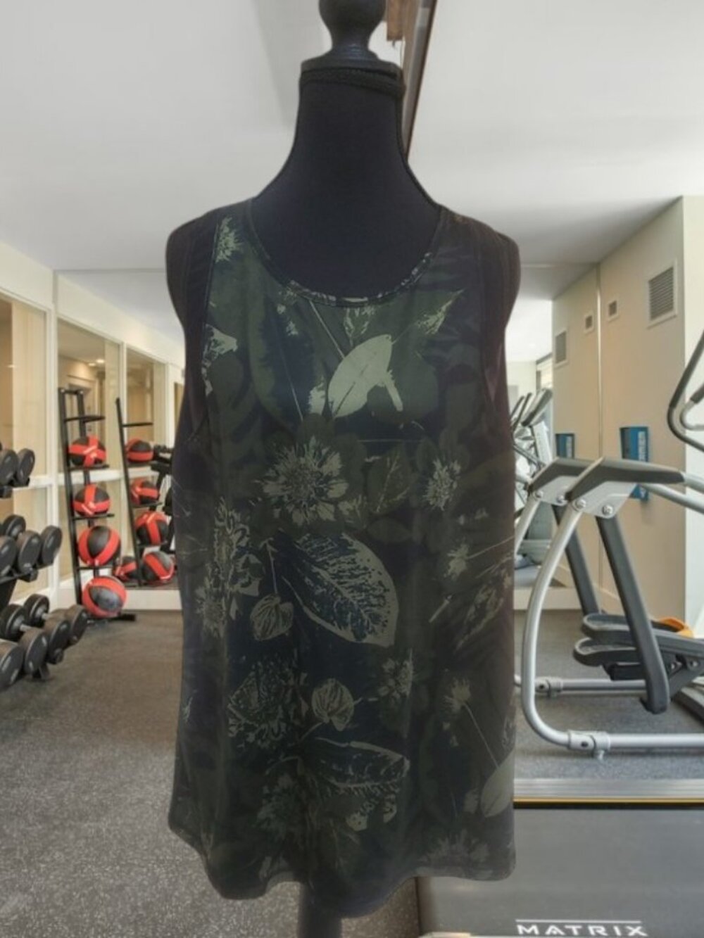 Old Navy Olive Green Women's Go Dry Racer-Back Floral Camo Tank Top  ✨Size: XL✨